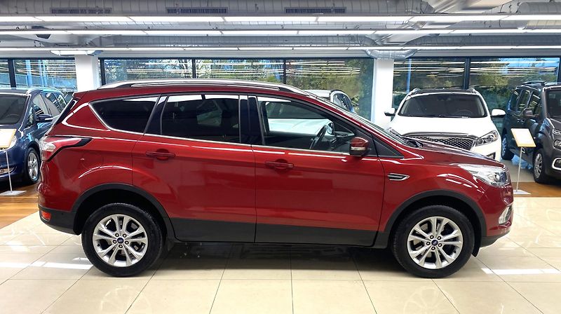 Ford Kuga Titanium 2,0EcoBlue AT AWD, ČR - fotka 7 z 26