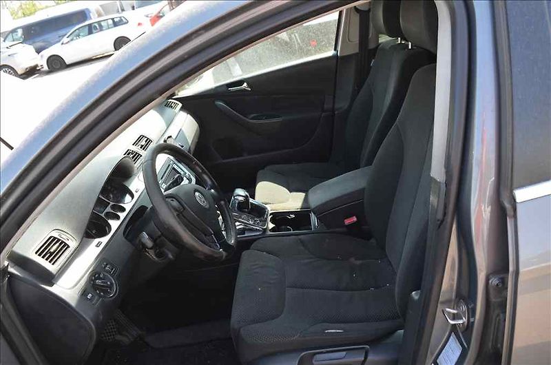 Volkswagen Passat (2007) VARIANT 2,0 TDI DSG - fotka 21 z 29