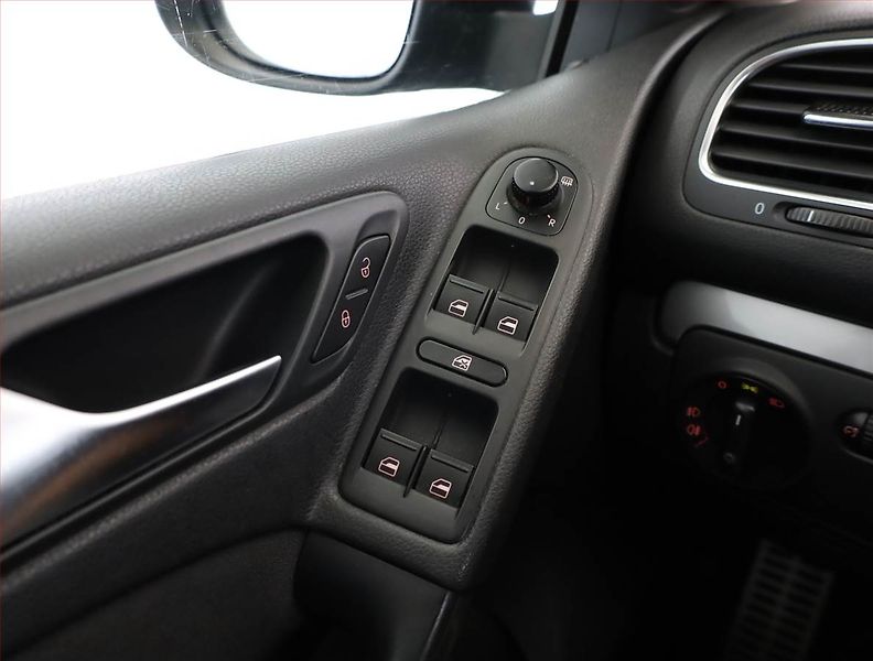 Volkswagen Golf (2010) 1.4 TSI, Serv.kniha - fotka 13 z 14