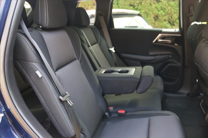 Mitsubishi Outlander 2,4 PHEV, 7míst, Invite - fotka 44 z 53