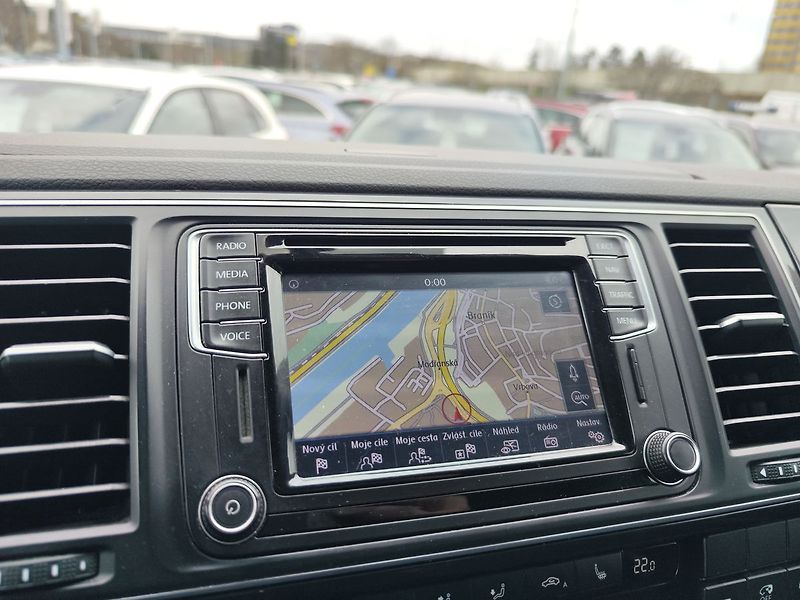Volkswagen Multivan 2.0 TDi/110kW Highline DSG - fotka 20 z 33