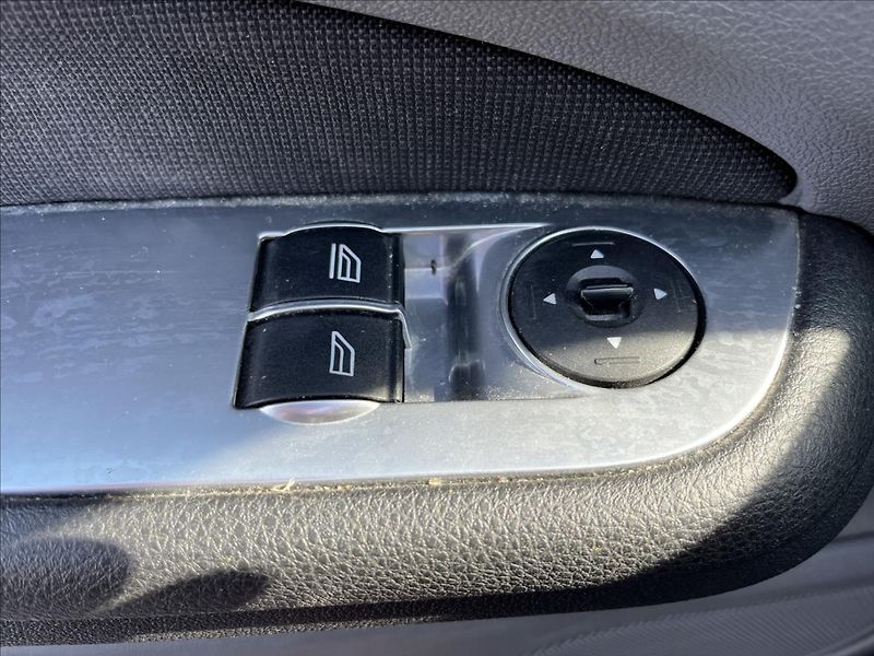 Ford Focus 1,8 i KLIMA 2x KOLA VYHŘ. OKNO - fotka 24 z 37