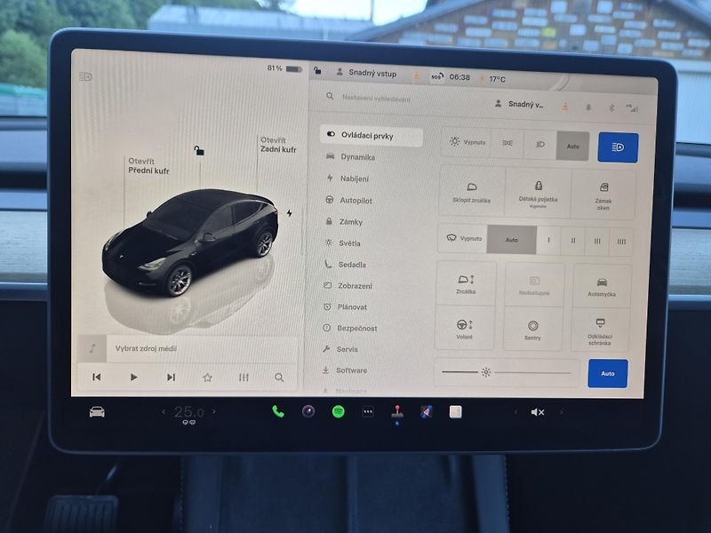 Tesla Model Y RWD 220kw 19ALU SOH 95% - fotka 21 z 49