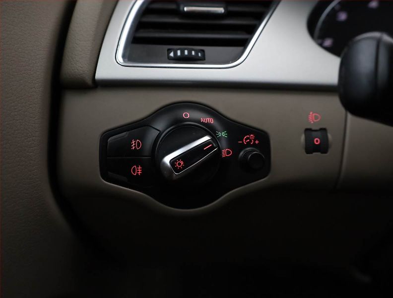 Audi A4 (2009) 2.0 TDI, jezdí výborně - fotka 14 z 17