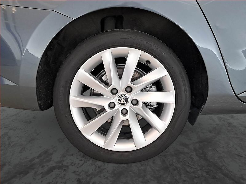 Škoda Superb (2017) Ambition 1.6 TDI, Navi - fotka 15 z 17