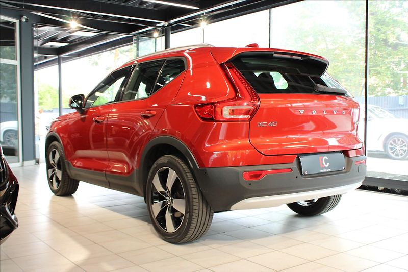 Volvo XC40 D4 AWD Momentum PilotAs/360°/P - fotka 4 z 32