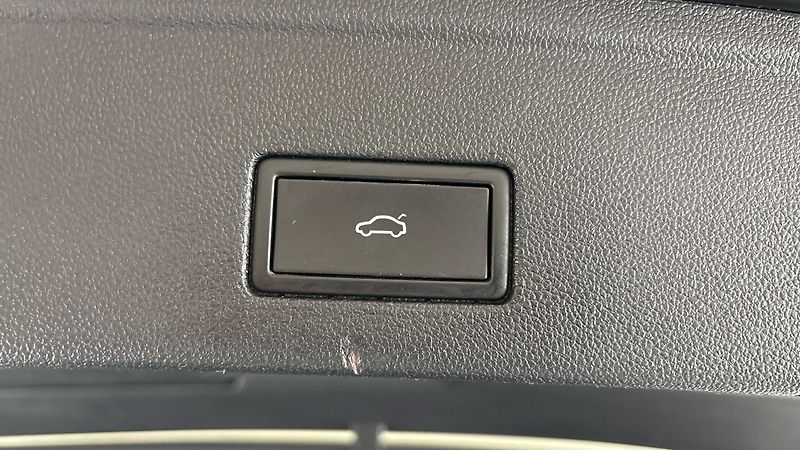 Volkswagen Touareg 3.0 TSI PHEV Tiptronic Eleganc - fotka 19 z 33