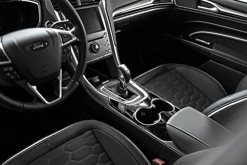 Ford Vignale Mondeo.