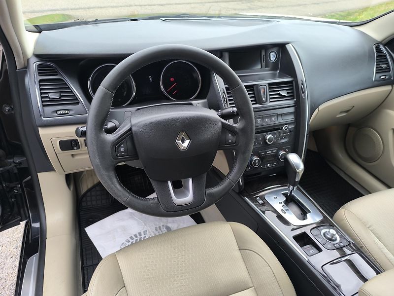 Renault Latitude (2011) 2.0 dCi 1MAJITEL,NOVÉ ČR - fotka 19 z 32