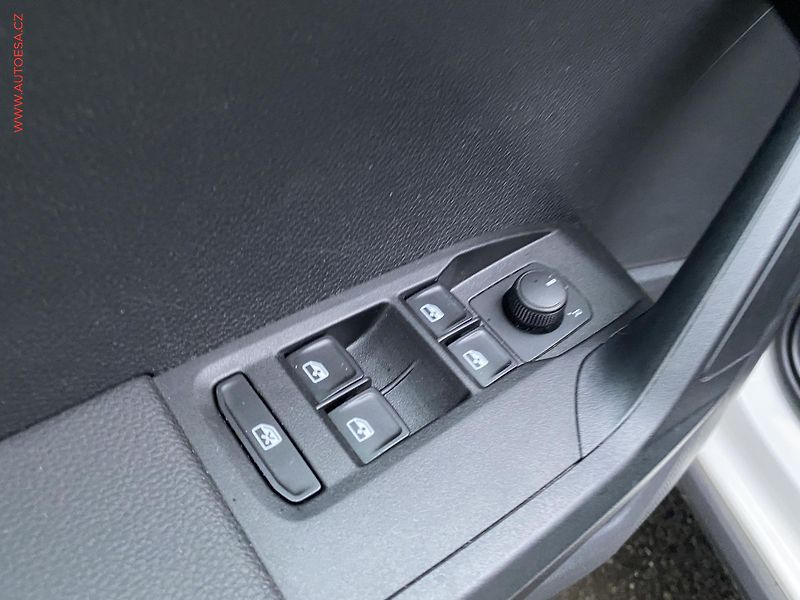 Seat Arona (2018) 1.0 TSi, Reference, +ALU - fotka 13 z 16