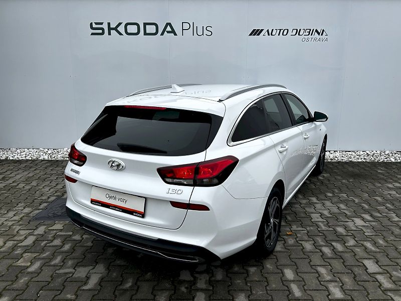 Hyundai i30 (2021) Combi 1.5 T-GDI MHEV MP6 Style - fotka 2 z 30