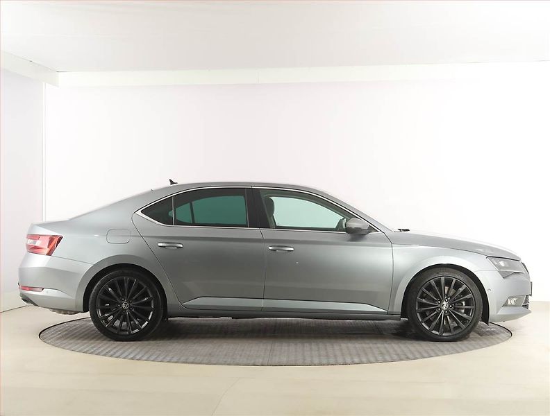 Škoda Superb (2016) Laurin&Klement 2.0 TSI - fotka 6 z 31