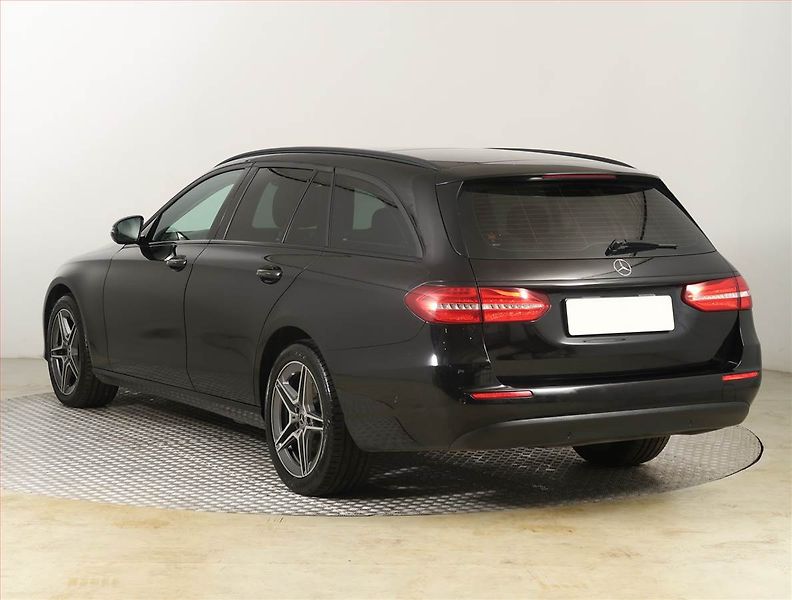 Mercedes-Benz Třídy E (2017) E 220 d - fotka 4 z 27