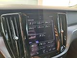 Volvo V60 (2021) 2.0 B4 Momentum, ZÁRUKA - náhled 24