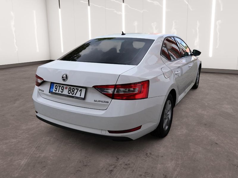 Škoda Superb (2016) - fotka 4 z 18