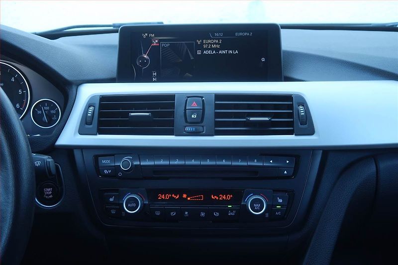 BMW Řada 3 (2015) 320 d xDrive, 4X4, Automat - fotka 12 z 24
