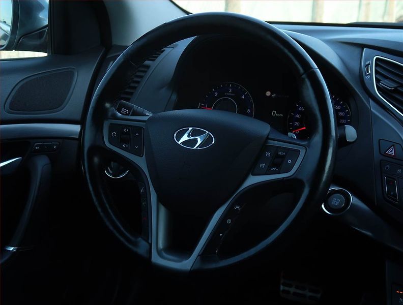 Hyundai i40 (2018) Premium 1.7 CRDi, Automat - fotka 18 z 23