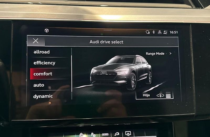 Audi Q8 e-tron 55 Q SoH 97% 360k Pano Vzduch - fotka 21 z 38