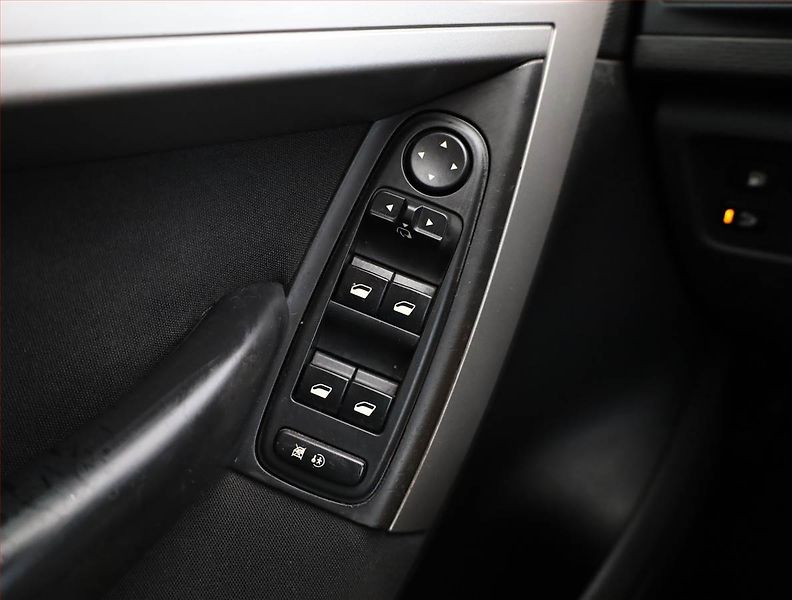 Citroën C4 Picasso (2012) 1.6 VTi, 7 míst, po STK, Tažné - fotka 12 z 15