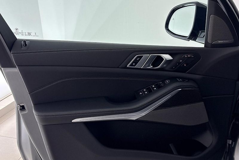 BMW X7 xDrive40d - fotka 20 z 30