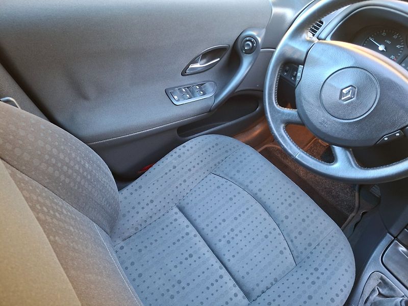 Renault Laguna (2004) 1.9dCi 79kW - fotka 10 z 28