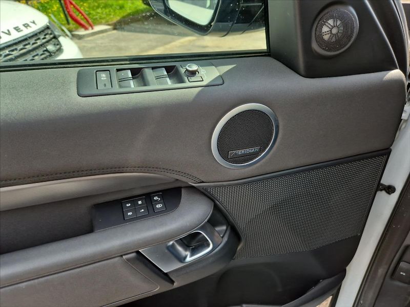 Land Rover Discovery 3,0 TDV6 4x4 HSE  5 - fotka 18 z 18