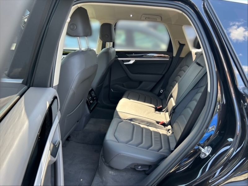 Volkswagen Touareg 3,0 TDI Exclusive 4M DSG - fotka 8 z 11