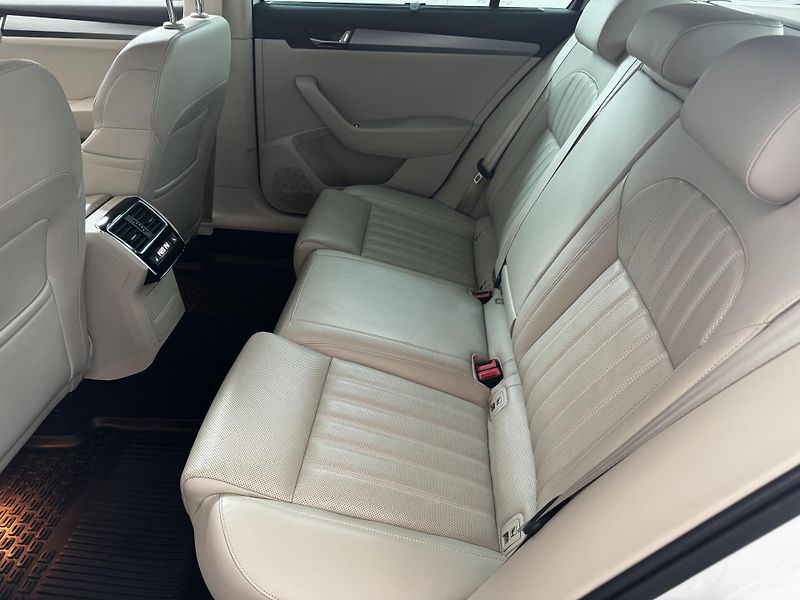 Škoda Superb (2018) Style 2.0 TDI 140 KW 4x4 -CZ- - fotka 22 z 27