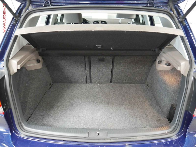 Volkswagen Golf (2011) 1.6TDi, Navi, AC - fotka 7 z 21