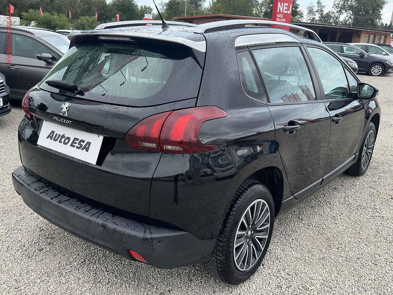 Peugeot 2008 (2017) 1.2 PT - fotka 4 z 19
