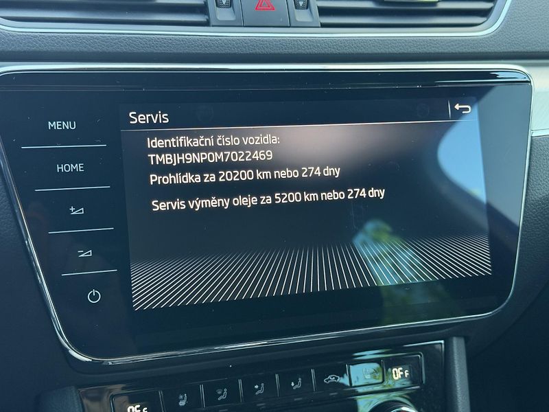 Škoda Superb 2.0 TDI 110kW L&K Combi DSG - fotka 15 z 38