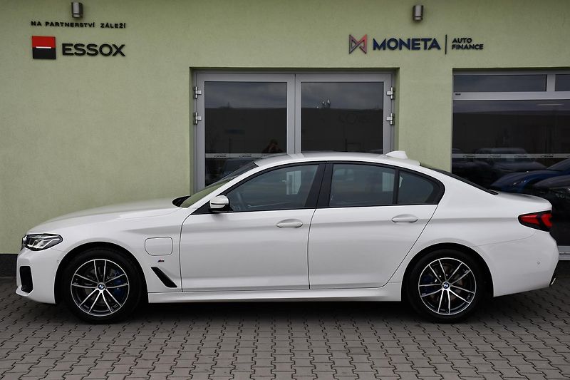 BMW Řada 5 530e PHEV M-SPORT xD HUD 1M ČR - fotka 12 z 39