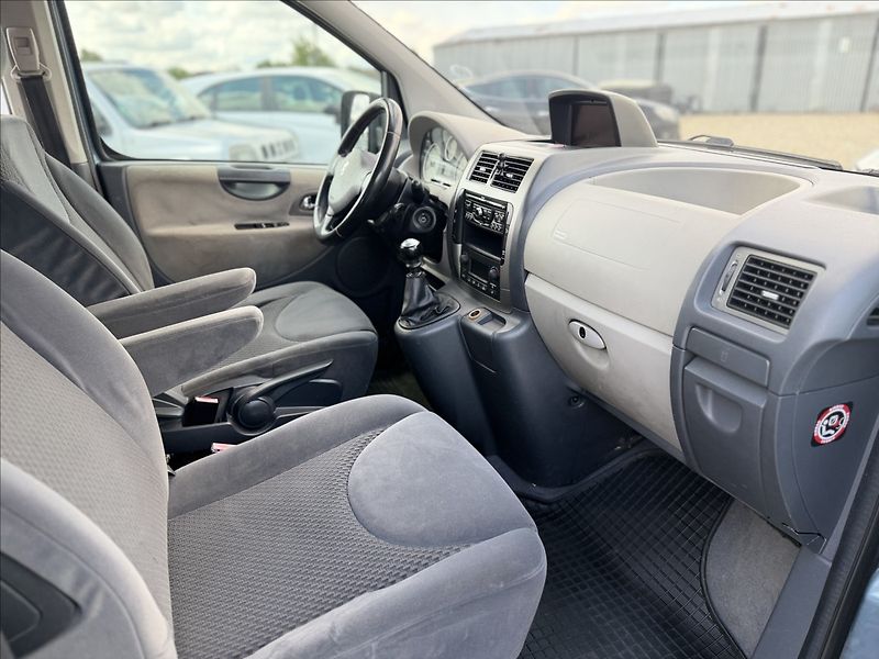 Peugeot Expert 2,0 100kW NAVI,TAŽNÉ,8 SEDADEL - fotka 25 z 28