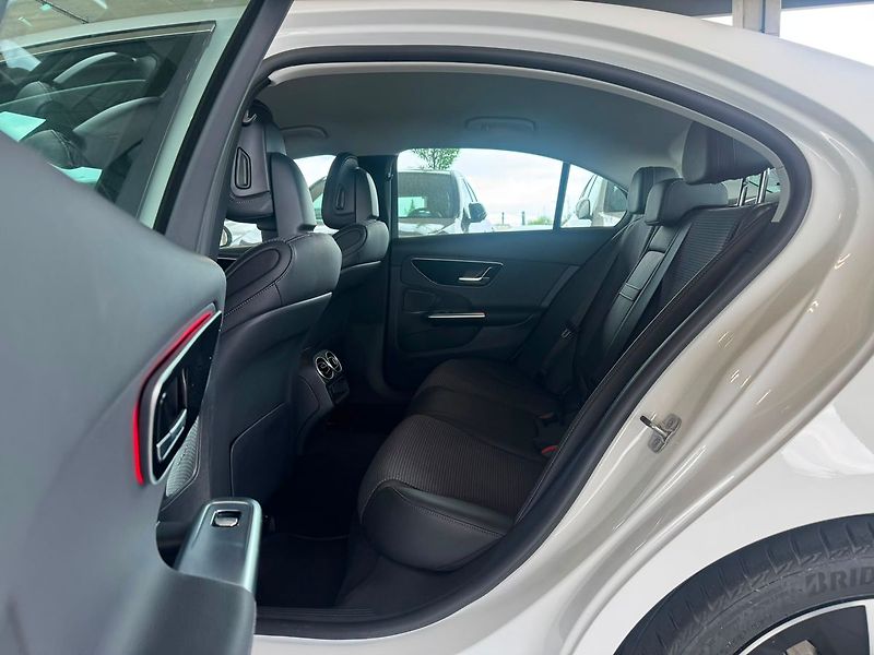 Mercedes-Benz Třídy C 220d 4MATIC - fotka 16 z 20