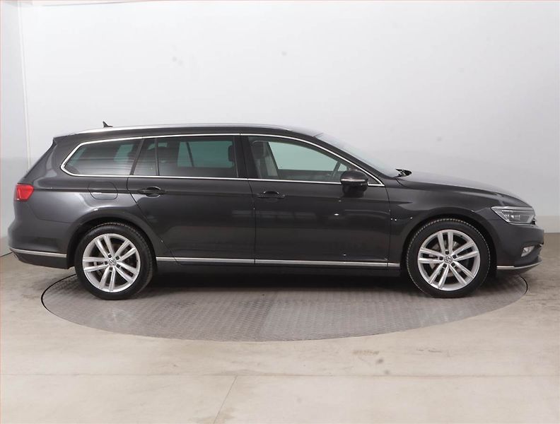 Volkswagen Passat (2020) Elegance 2.0 TDI, Automat - fotka 6 z 17