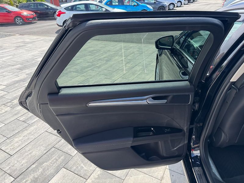 Ford Mondeo (2018) Titanium 2.0 TDCi 110kW - fotka 13 z 35
