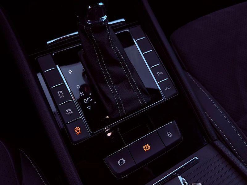 Škoda Superb 2.0 TDi DSG SportLine 4x4, Ser - fotka 28 z 35