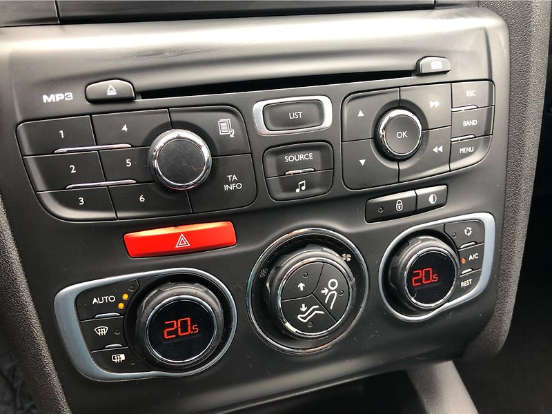 Citroën C4 1.6 HDi Attraction - fotka 18 z 23
