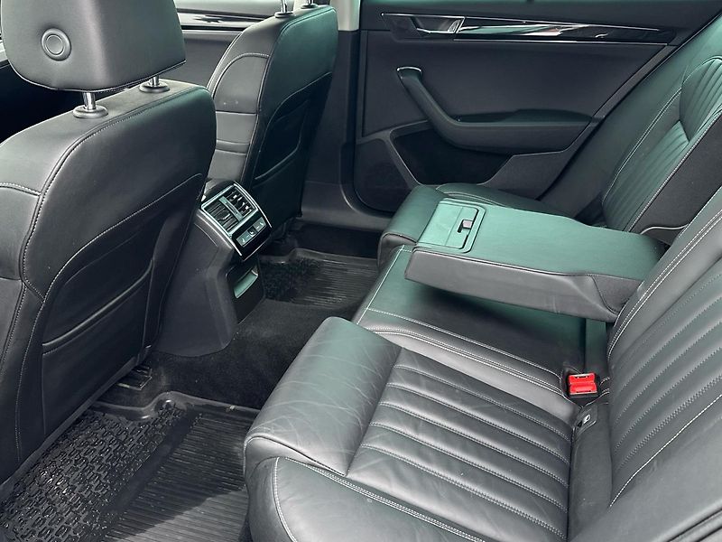 Škoda Superb iV L&K 1.4 TSI HYBRID PHEV - fotka 12 z 23