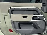 Land Rover Defender 3,0 90 SE D300 AT AWD ČR DPH - náhled 28