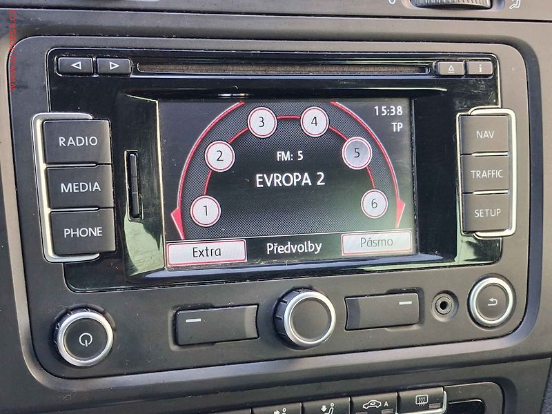 Volkswagen Golf (2009) 1.4TSi, navi, výhřev sed - fotka 15 z 19