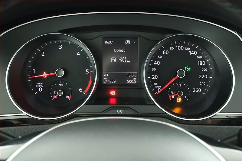 Volkswagen Passat (2019) 2.0 TDI, Automat, Navi - fotka 13 z 21