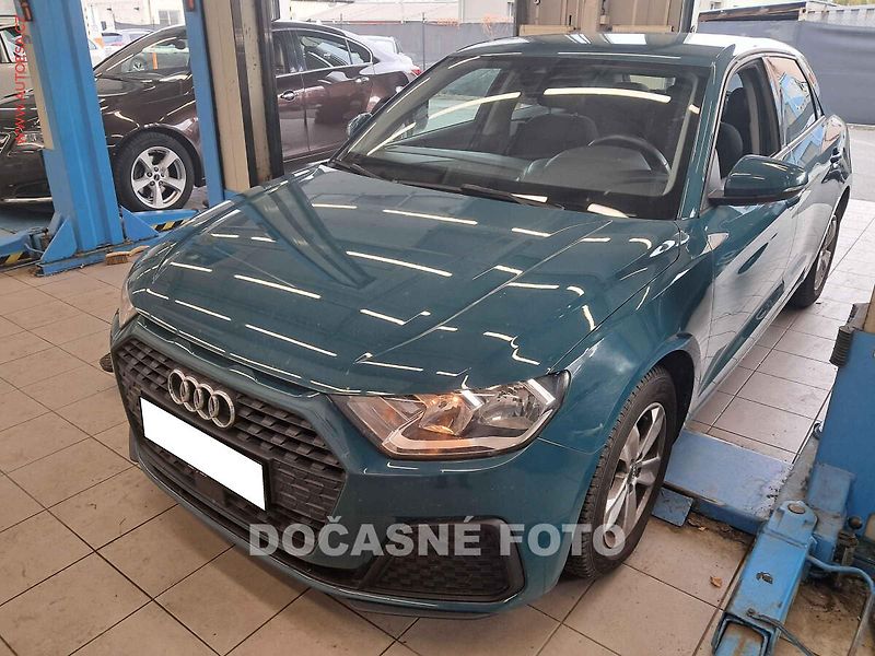 Audi A1 (2019) 1.0 i, AC, výhřev sed - fotka 1 z 3