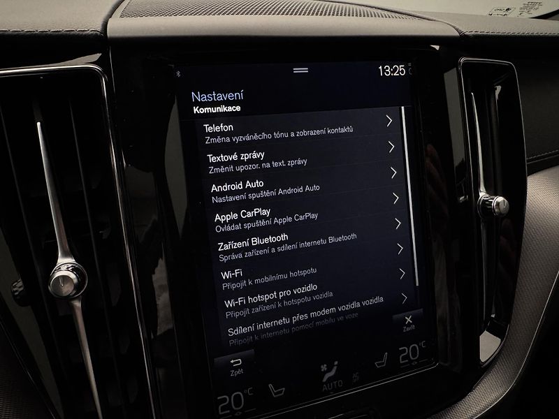 Volvo XC60 T8 AWD RECHARGE R-DESIGN AUT - fotka 45 z 51