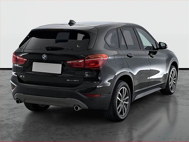 BMW X1 (2018) sDrive18d, Serv.kniha - fotka 5 z 15