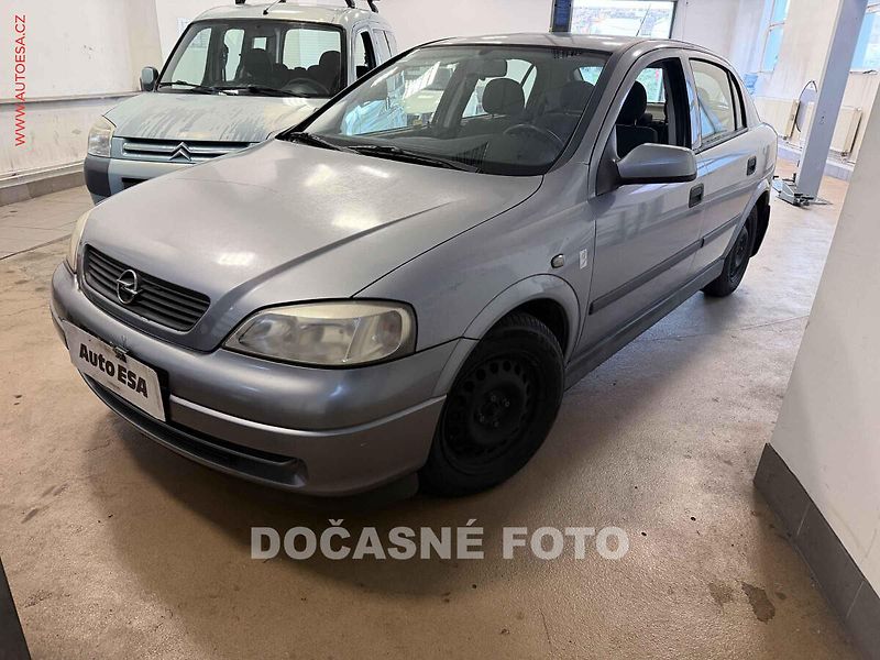 Opel Astra (2004) 1.4i, 2.maj,ČR - fotka 1 z 3