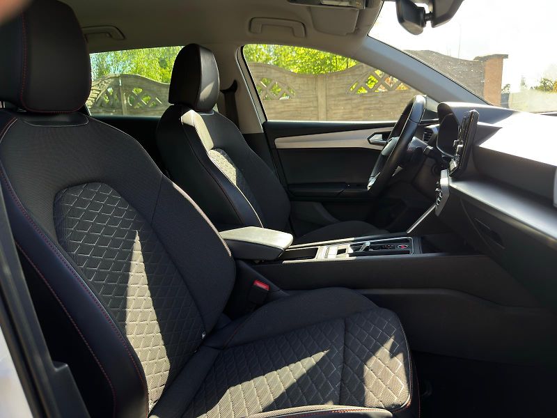 Seat Leon 2.0TDi FR DSG 150k 1.MAJIT. ČR - fotka 19 z 23