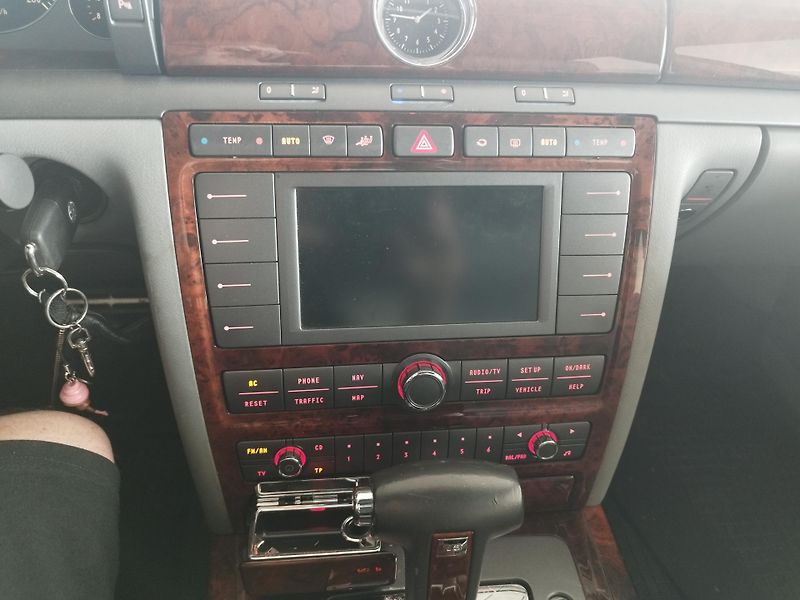 Volkswagen Phaeton (2008) 3,0TDI,171KW,4X4,LED,ALU,KŮŽE - fotka 25 z 39