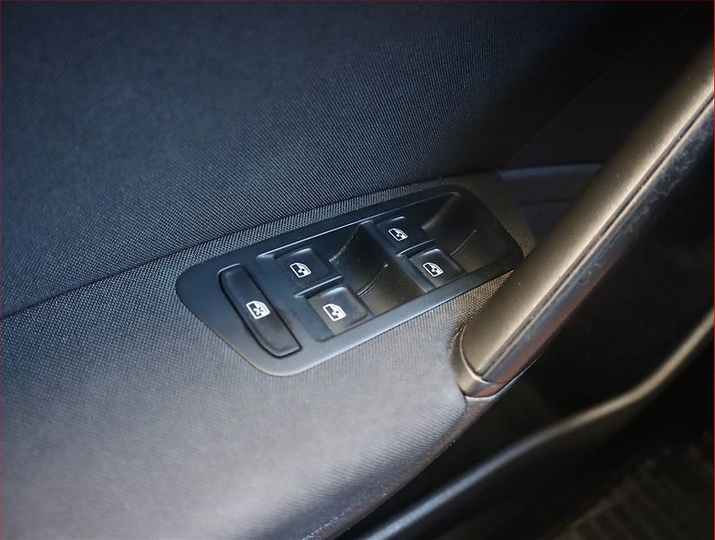 Volkswagen Golf (2018) 1.6 TDI, Tempomat - fotka 13 z 19