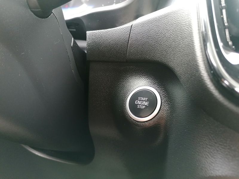 Volvo XC40 (2020) T3 Panorama,Kůže,Winter Paket - fotka 31 z 35